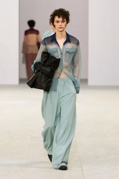 Look 17